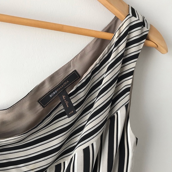 ❌Sold❌🔥 BCBG Maxazria Women’s Black Striped Dress 🔥 - Picture 7 of 9